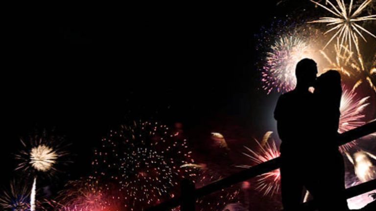 New Year Midnight Kiss: న్యూ ఇయర్ మిడ్‌నైట్ కిస్.. ఈ సంప్రదాయం వెనుక ఉన్న అసలు కథ ఏంటంటే?