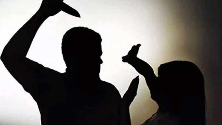 Pithapuram: పిఠాపురంలో అర్థరాత్రి మహిళపై కత్తితో దుండగులు దాడి