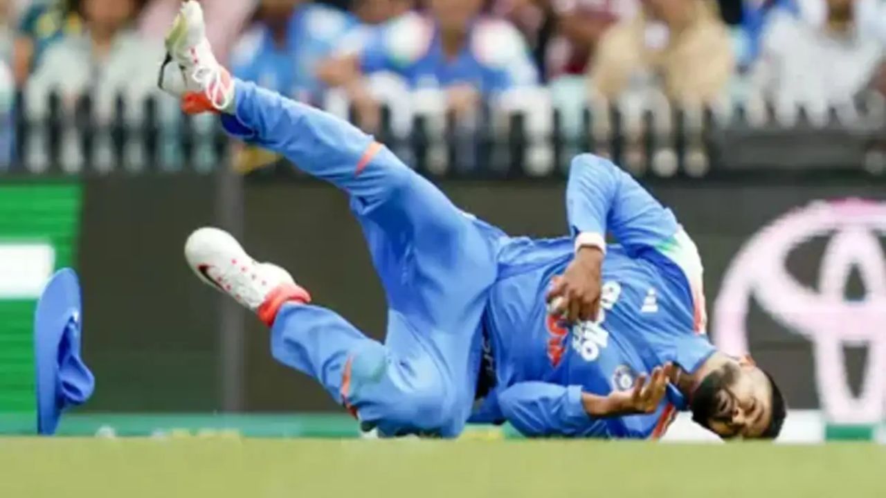 Shreyas Iyer: టీమిండియా ఫాన్స్⁭కు బ్యాడ్ న్యూస్.. న్యూజిలాండ్ సిరీస్‌కు స్టార్ బ్యాట్స్మెన్ దూరం..!