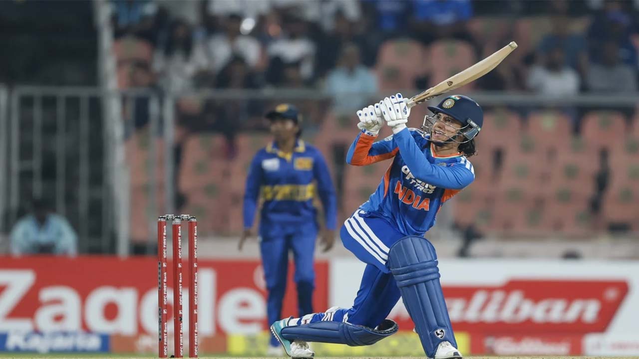 Smriti Mandhana: రికార్డుల రారాణి స్మృతి మంధాన.. మహిళల అంతర్జాతీయ క్రికెట్‌లో 10,000 పరుగులు పూర్తి..!