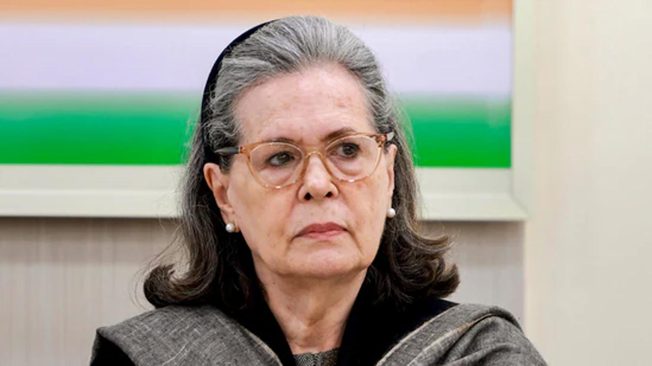 Sonia Gandhi: సోనియాగాంధీకి ఎదురుదెబ్బ.. పౌరసత్వానికి ముందే ఓటర్ లిస్ట్‌లో పేరు ఉండడంపై నోటీసు