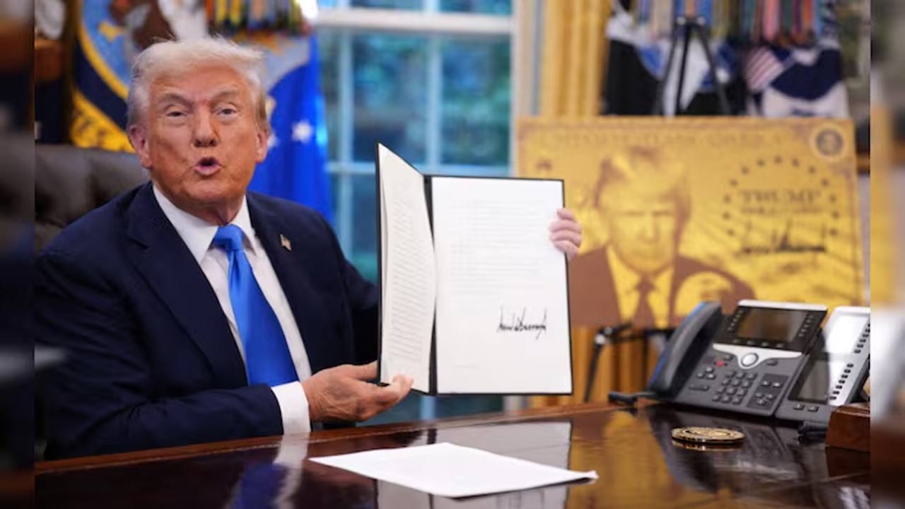 Trump: గోల్డ్ కార్డు ఎవరి కోసం? భారతీయ విద్యార్థులనుద్దేశించి ట్రంప్ కీలక వ్యాఖ్యలు