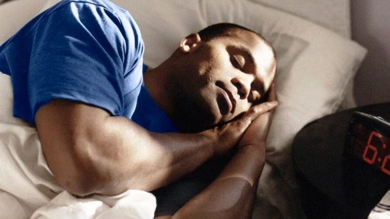 Effects of Lack of Sleep: నిద్రలేమితో బరువు పెరుగుతారని మీకు తెలుసా..