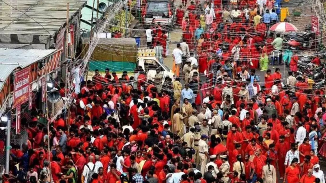 Indrakeeladri: నాలుగో రోజుకు చేరిన భవానీ దీక్షల విరమణలు