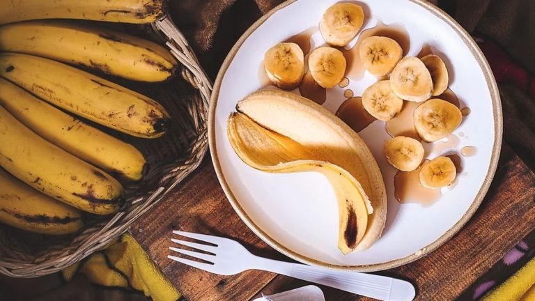 Health Benefits of Bananas: అరటి పండ్లు తినడం వల్ల ఎలాంటి లాభాలున్నాయో తెలుసా.. గర్భిణీలు కూడా..