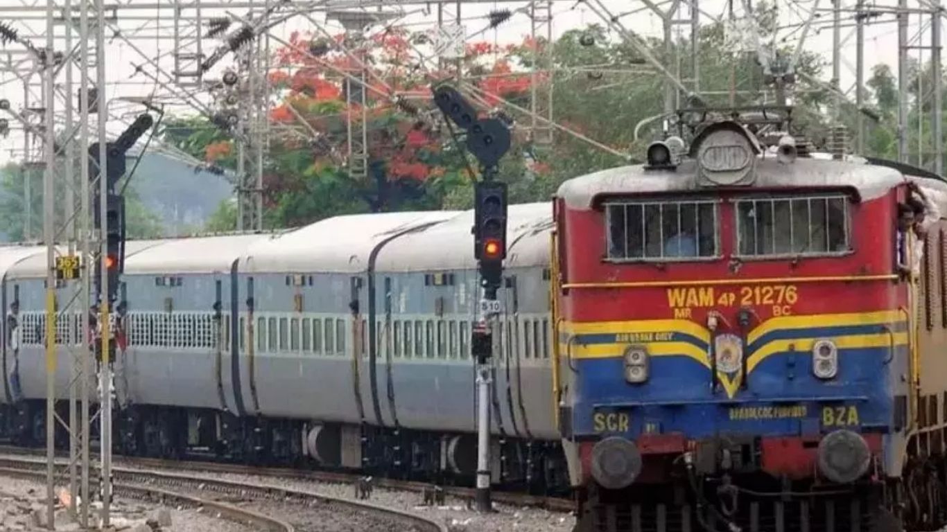 Special Trains: ప్రయాణీకులకు రైల్వే గుడ్ న్యూస్.. సంక్రాంతికి భారీగా ప్రత్యేక రైళ్లు