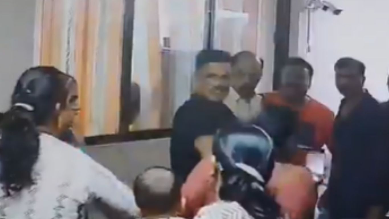 Police Brutality:అమానుష ఘటన.. బాలింతపై పోలీస్ దాడి..