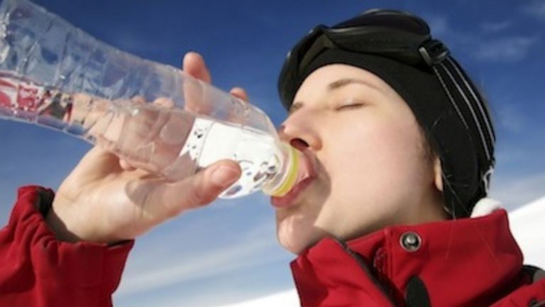 Drinking Cold Water in Winter: చలికాలంలో కూల్ వాటర్ తాగుతున్నారా.. అయితే మీరు డేంజర్లో పడినట్లే..