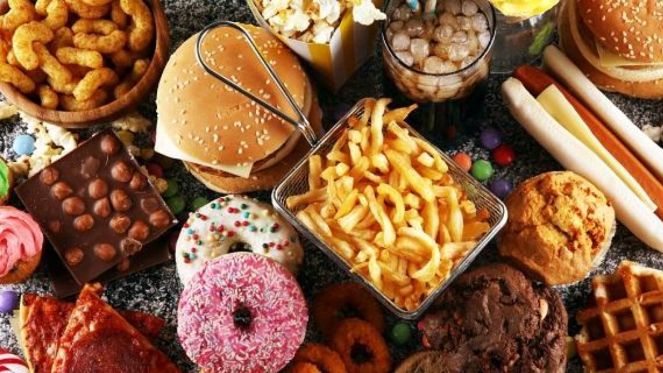 Health Risks of Eating Junk Food : రోజూ సాయంత్రం జంక్ ఫుడ్ తింటే ఏమవుతుందో తెలుసా..