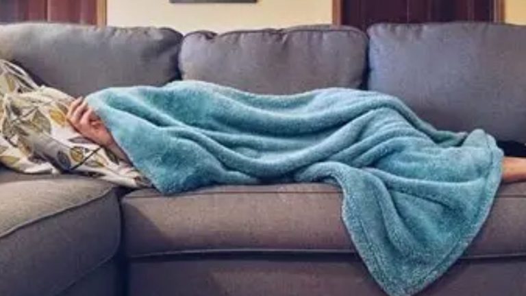 Health Risks: చలికాలంలో దుప్పటి‌తో ముఖం కప్పుకుని నిద్రపోతున్నారా.. బీకేర్ ఫుల్