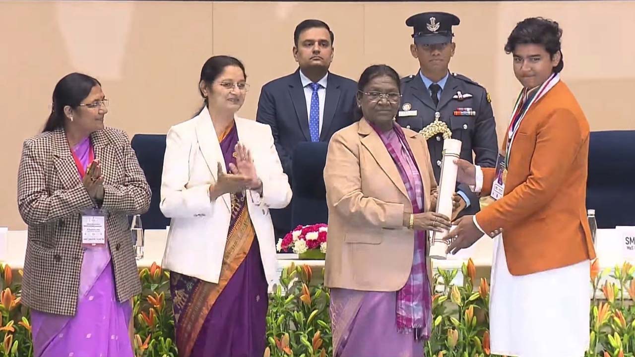 Vaibhav Suryavanshi: వైభవ్ సూర్యవంశీకి అరుదైన గౌరవం.. రాష్ట్రపతి ద్రౌపది ముర్ము చేతుల మీదుగా..