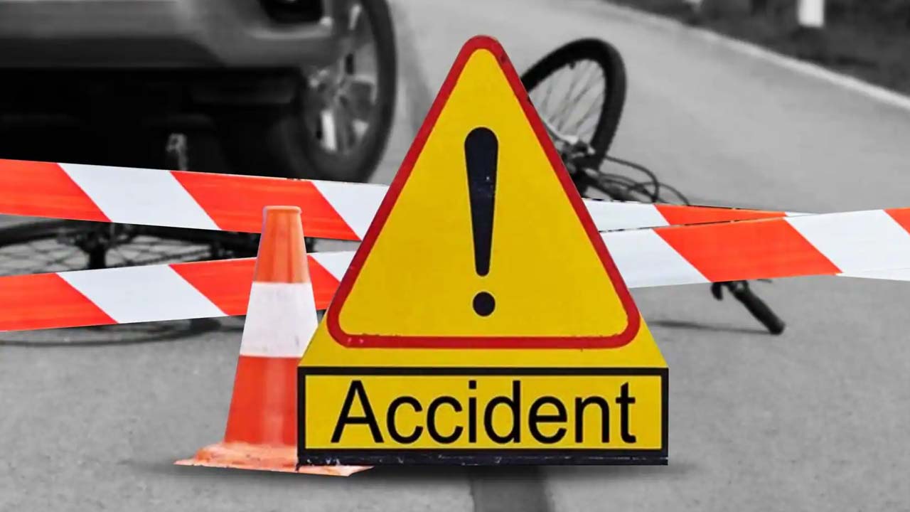Road Accident: రోడ్డు దాటుతుండగా ఢీ కొట్టిన కారు.. MBBS విద్యార్థిని మృతి..