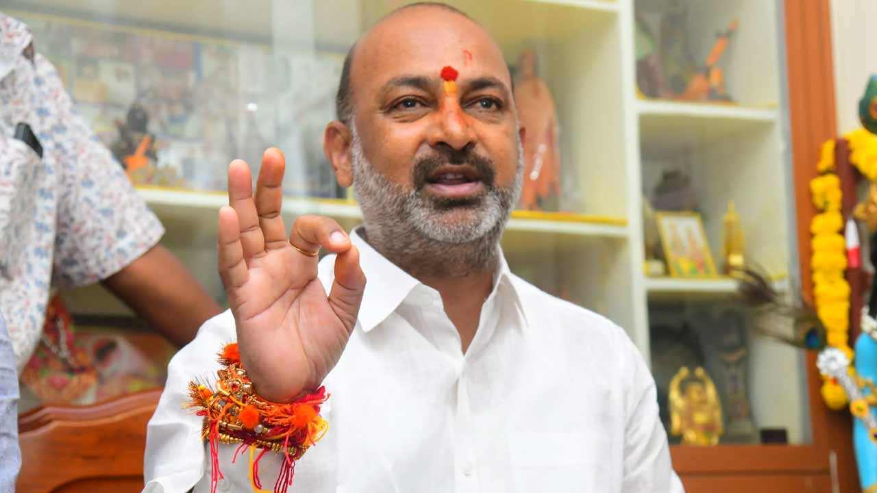 Bandi Sanjay: కేసీఆర్⁬కు సిట్ నోటీసులు?.. బండి సంజయ్ సంచలన వ్యాఖ్యలు..