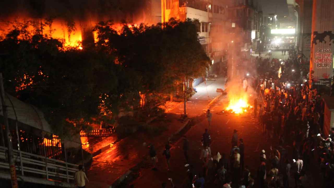 why anti india mob attacked bangladesh media houses mujibur rahmans house