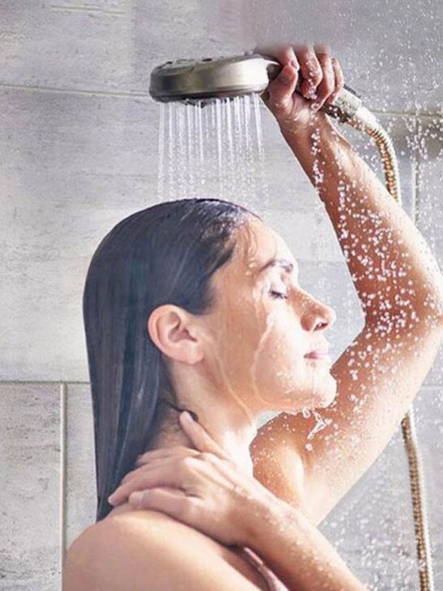 చలికాలంలో హాట్ వాటర్ హెడ్ బాత్: మంచిదా? చెడ్డదా? పూర్తి వివరాలు ఇవే!