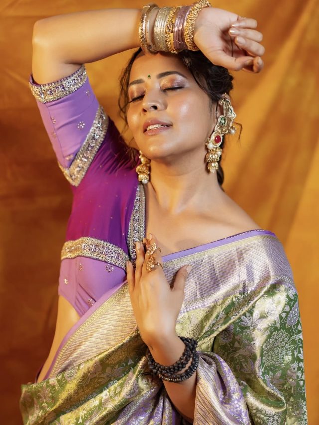 ట్రెడిషనల్ చీరలో మోడర్న్ గ్లామర్.. అనసూయ స్టన్నింగ్ లుక్స్ వైరల్!