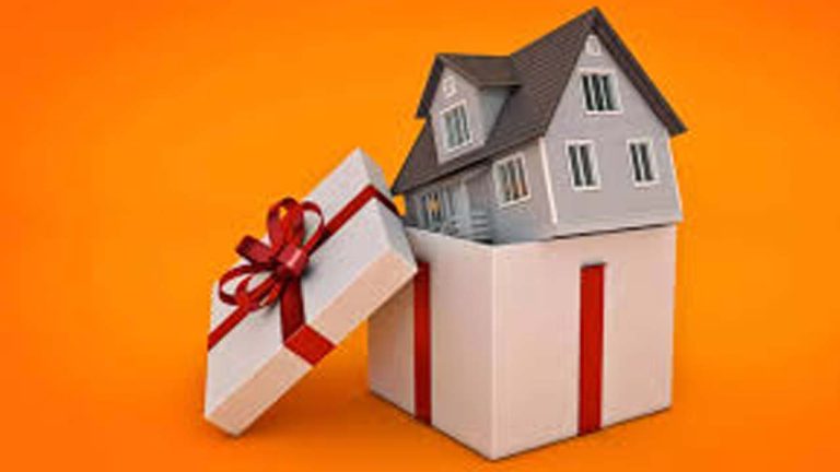 Flats as Gift: ఎంత మంచి సంస్థో.. ఉద్యోగులకు గిఫ్ట్ గా రూ.1.5 కోట్ల విలువైన ఫ్లాట్స్..