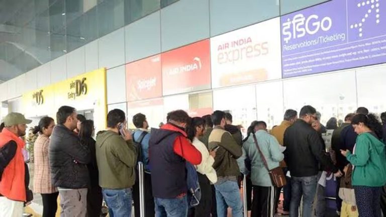 Indigo Crisis: ప్రయాణికులకు ఇండిగో స్పెషల్ ఆఫర్.. రూ.10వేల ట్రావెల్ వోచర్ ప్రకటన