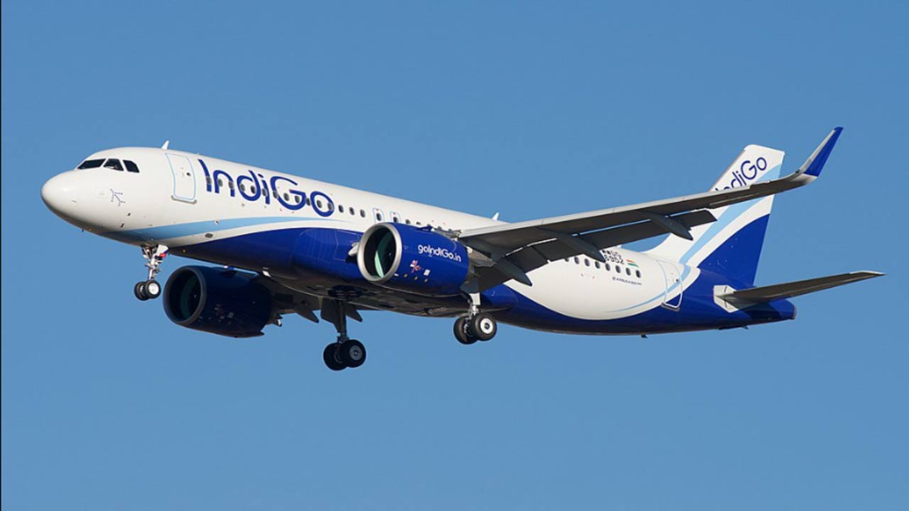 Indigo-DGCA: ఇండిగోపై డీజీసీఏ చర్యలు.. నలుగురు ఫ్లైట్ ఇన్‌స్పెక్టర్లు తొలగింపు
