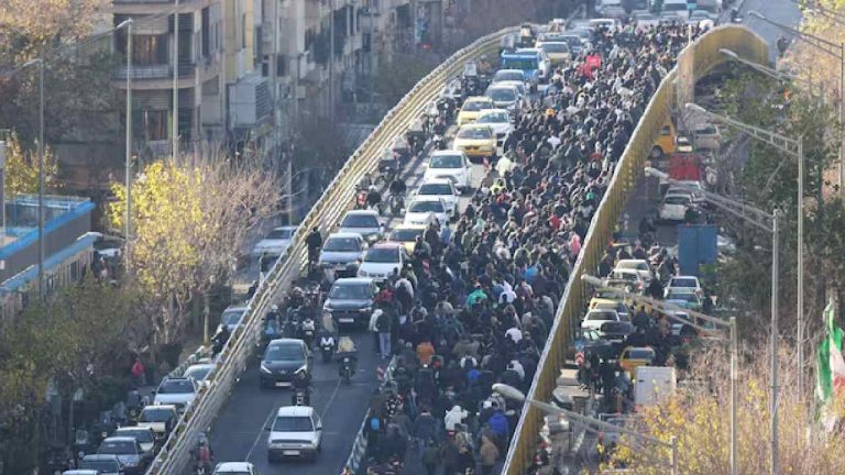 Iran: ‘‘ముల్లాలు వెళ్లిపోవాలి’’.. ఇస్లామిక్ పాలనకు వ్యతిరేకంగా ఇరాన్‌లో ఆందోళనలు..