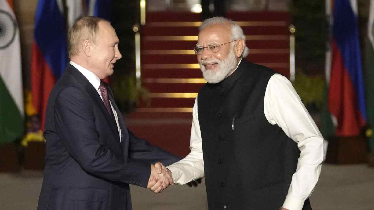 Modi-putin: పుతిన్‌ను స్వయంగా స్వాగతించనున్న మోడీ.. ఒకే కారులో ప్రయాణం.!