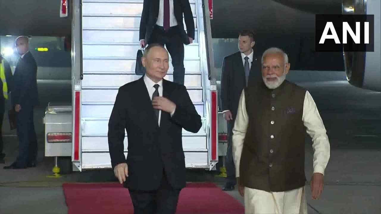 Putin In India: ఢిల్లీలో ల్యాండ్ అయిన పుతిన్.. స్వయంగా స్వాగతించిన మోడీ..