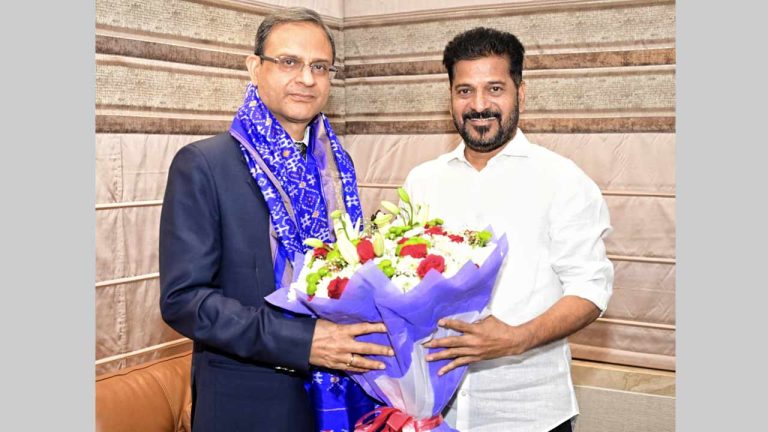 CM Revanth Reddy: సీఎం రేవంత్ రెడ్డితో.. RBI గవర్నర్ సంజయ్ మల్హోత్రా మర్యాదపూర్వక భేటీ..