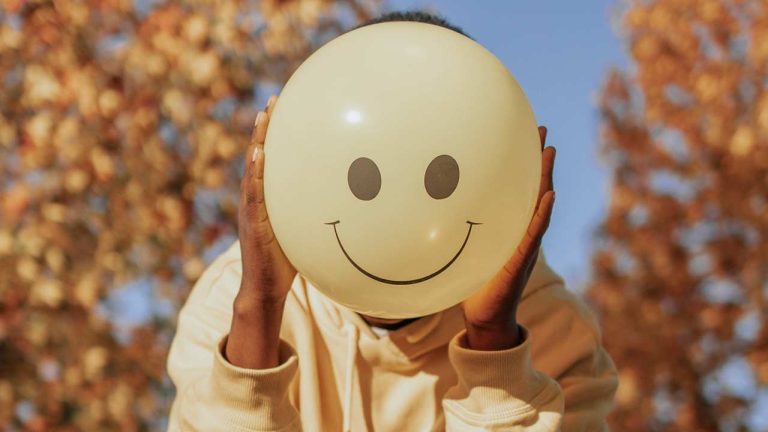 Simple Happiness Tips: సంతోషంగా ఉండటానికి.. సైన్స్ చెప్పిన సింపుల్ టిప్స్ ఇవే!