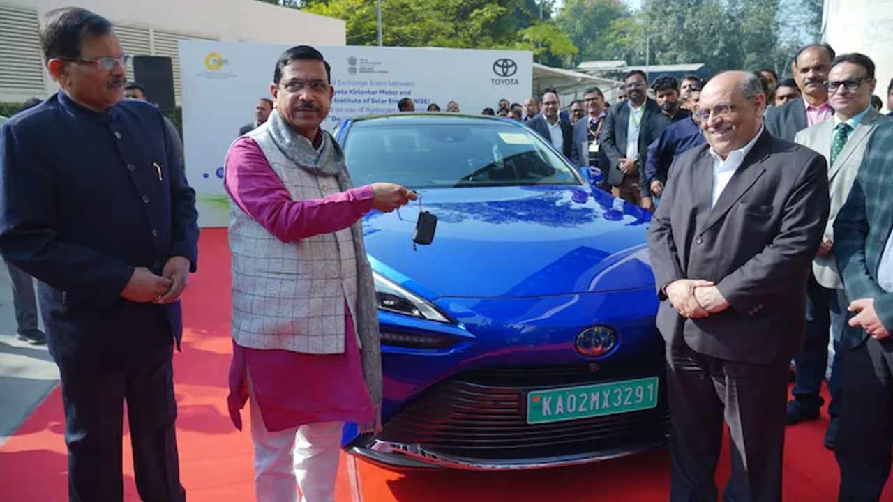 Toyota Mirai: ఈ కారుకి పెట్రోల్, డీజిల్ అవసరం లేదు.. ఛార్జింగ్‌తో పని లేదు..