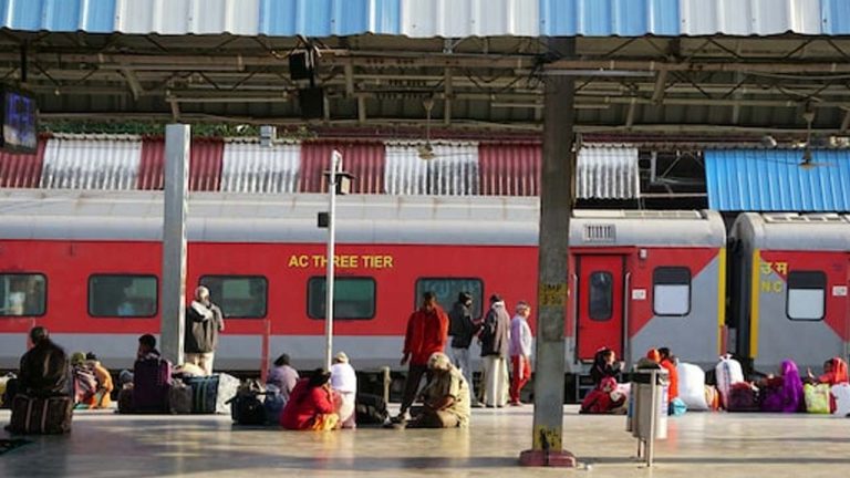 Train Ticket Price Hike: రైలు ప్రయాణికులకు అలర్ట్.. జేబులపై మరింత భారం.. నేటి నుంచి కొత్త టికెట్ రేట్లు అమల్లోకి
