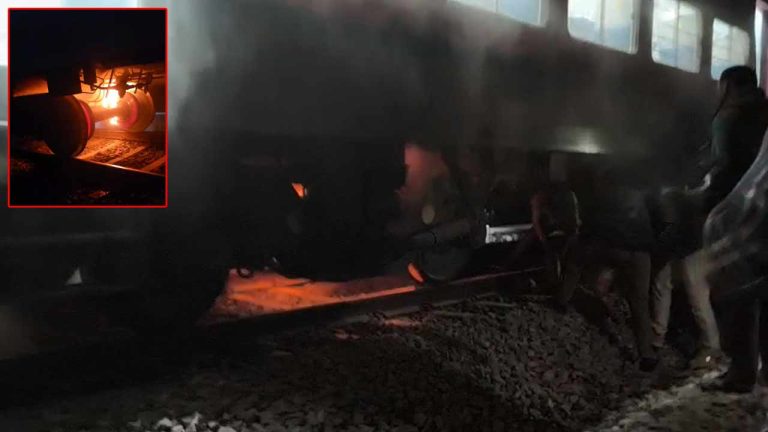 Fire In Train: బెల్గావ్ సూపర్ ఫాస్ట్ ఎక్స్‌ప్రెస్ ట్రైన్ ఇంజన్ లో మంటలు..