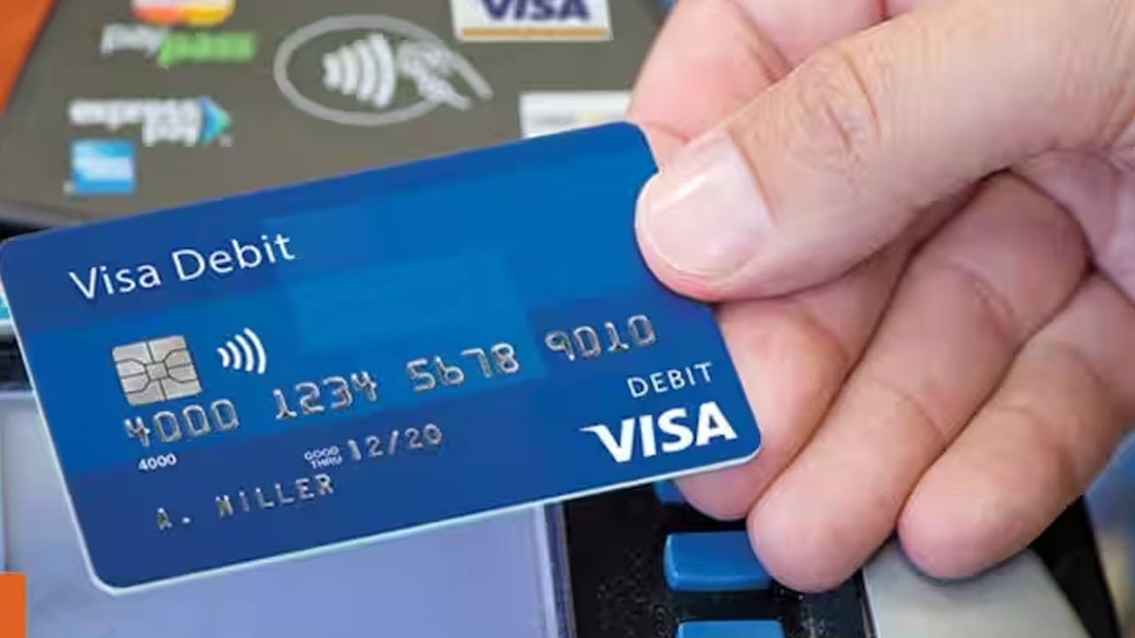 Debit Card: వీసా, రూపే, మాస్టర్ ATM కార్డ్ లలో.. ఏది ఎక్కువ ప్రయోజనకరంగా ఉంటుందంటే?