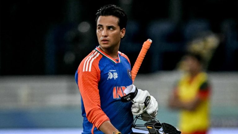 Abhishek Sharma: టీ20 ప్రపంచకప్‌కు ముందు టెన్షన్‌ పెడుతున్న అభిషేక్ శర్మ!