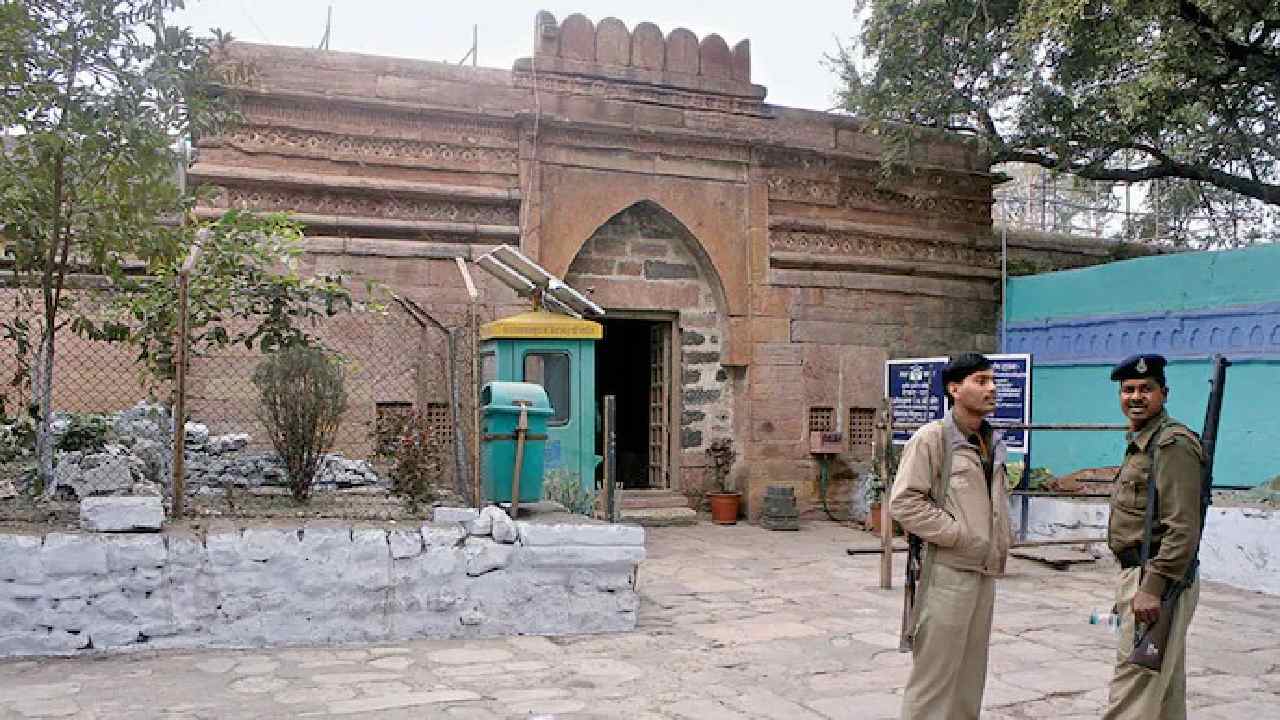 supreme court allows hindu and muslim prayers at bhojshala on basant panchami friday