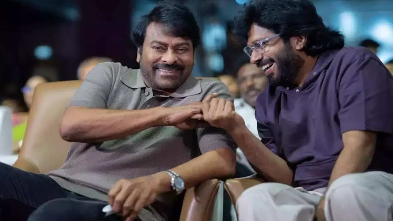 Chiranjeevi – Anil Ravipudi: బ్లాక్ బస్టర్ వరప్రసాద్.. మెగా హగ్ వైరల్