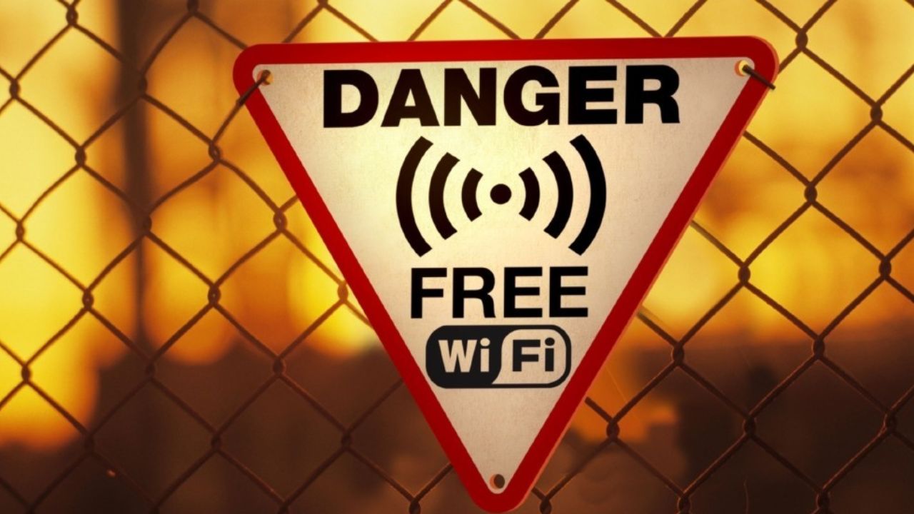 Free Wi-Fi వాడుతున్నారా..? జాగ్రత్త.! ఒక్క క్లిక్ లేకుండానే మీ డేటా హ్యాకర్ల చేతిలోకి..!