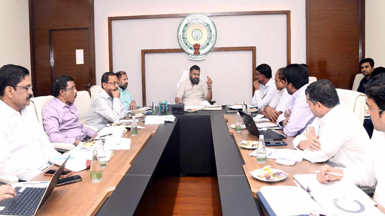 Deputy CM Pawan Kalyan: ఉగాది నుంచి 50 శాతం గ్రీన్ కవర్ ప్రాజెక్ట్‌.. యాక్షన్ ప్లాన్ సిద్ధం చేయండి.. డిప్యూటీ సీఎం ఆదేశాలు..