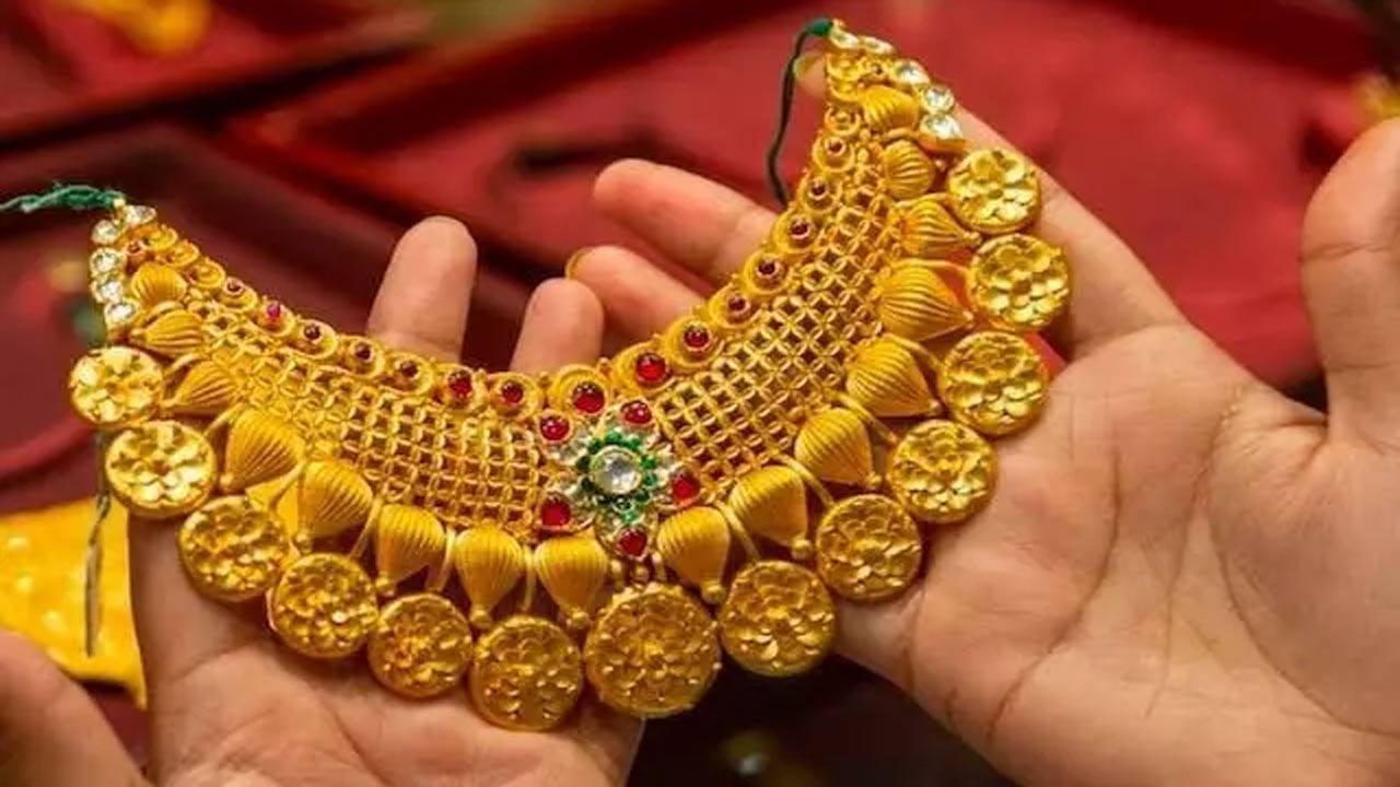 Gold Rates: న్యూఇయర్ వేళ బంగారం, సిల్వర్ ధరలు ఇలా!