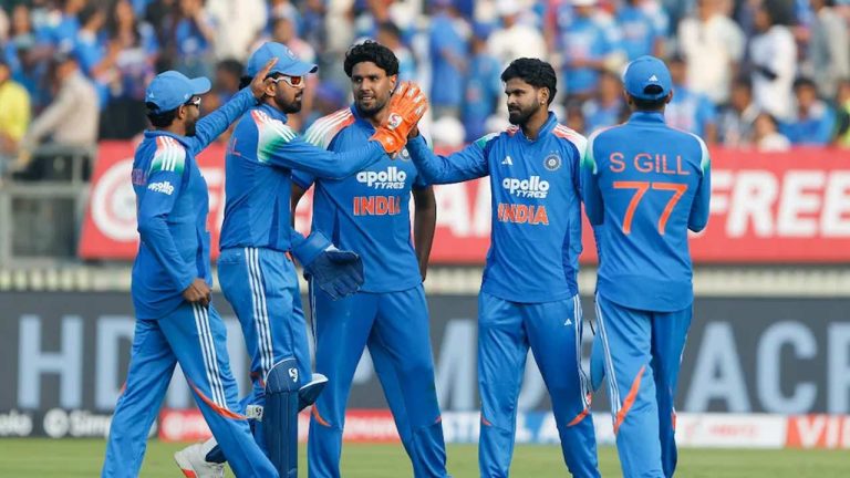 India vs New Zealand 1st ODI: భారత్ టార్గెట్ 301 పరుగులు..