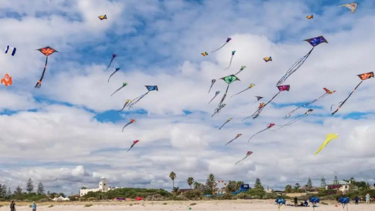 Hyderabad Kite Festival: పతంగుల పండుగకు హైదరాబాద్ రెడీ.. రేపటి నుంచి అంతర్జాతీయ కైట్ అండ్ స్వీట్ ఫెస్టివల్