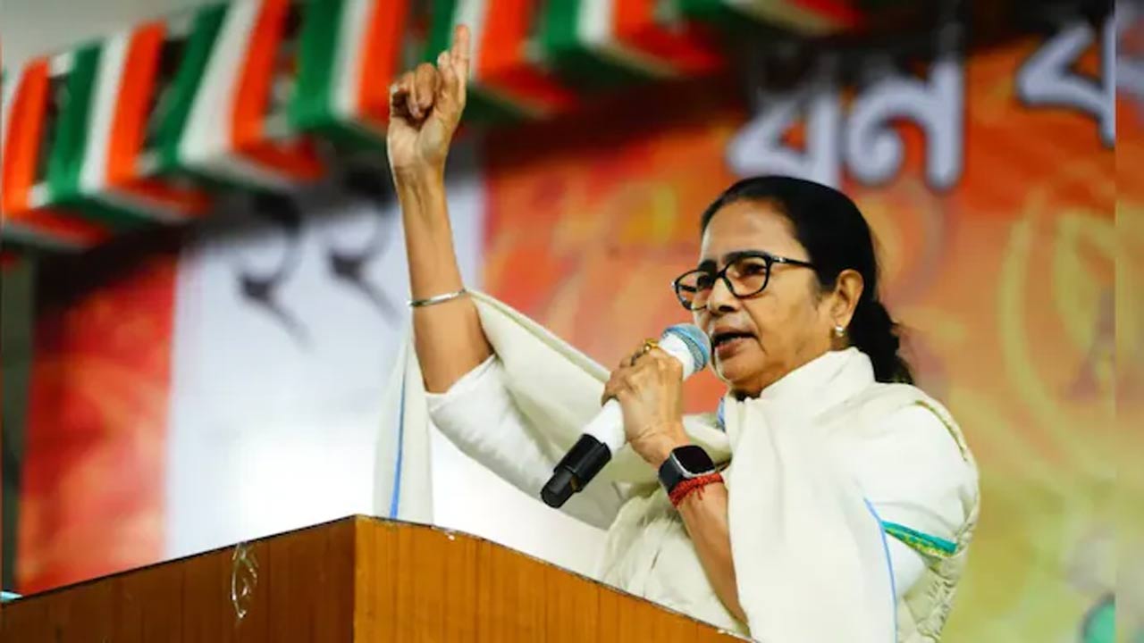 Mamata Banerjee: ఎన్నికల ముందు మమత కొత్త స్ట్రాటజీ.. ఎవరికి నష్టం? ఎవరికి లాభం?