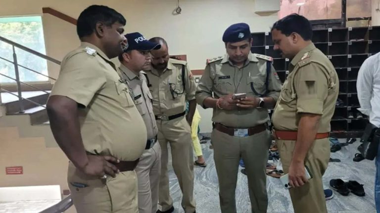 Palghar Medical College: వైద్య కళాశాలలో ర్యాగింగ్ కలకలం.. విద్యార్థినిని నమాజ్ చేయమని బలవంతం చేయడంతో..