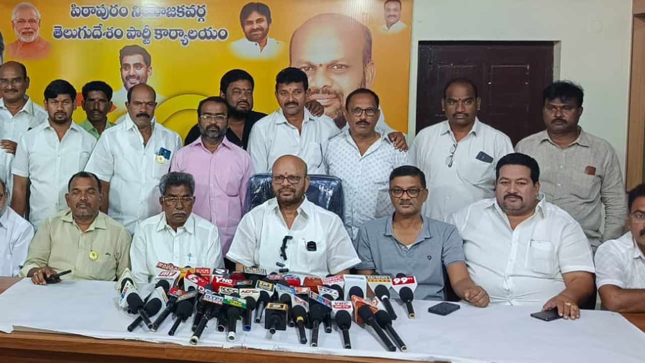 SVSN Varma: నేను పిఠాపురంలోనే పుట్టా.. పిఠాపురంలోనే పెరిగా.. ఎవడైనా సొంత ఊరు వదిలి వెళ్లిపోతారా..? వర్మ హాట్‌ కామెంట్స్..