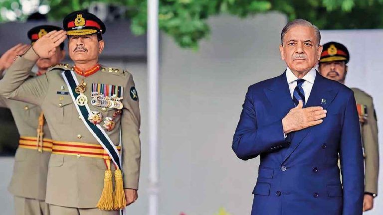 Shahbaz Sharif: “నేను, ఆసిమ్ మునీర్ విదేశాలకు వెళ్లి అడుక్కునే వాళ్లం”.. ఒప్పుకున్న పాక్ ప్రధాని..