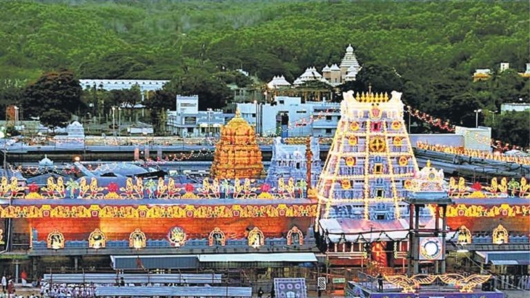 Tirumala: తిరుమలలో కొనసాగుతున్న వైకుంఠ ద్వార దర్శనాలు .. రెండో రోజున 70 వేల మందికి పైగా భక్తుల దర్శనం..!