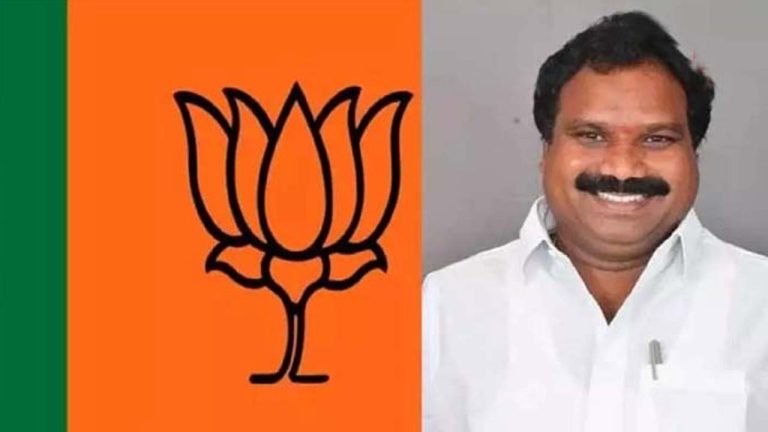 Aroori Ramesh : బీజేపీకి బిగ్ షాక్.. పార్టీని వీడిన ఆరూరి రమేష్..