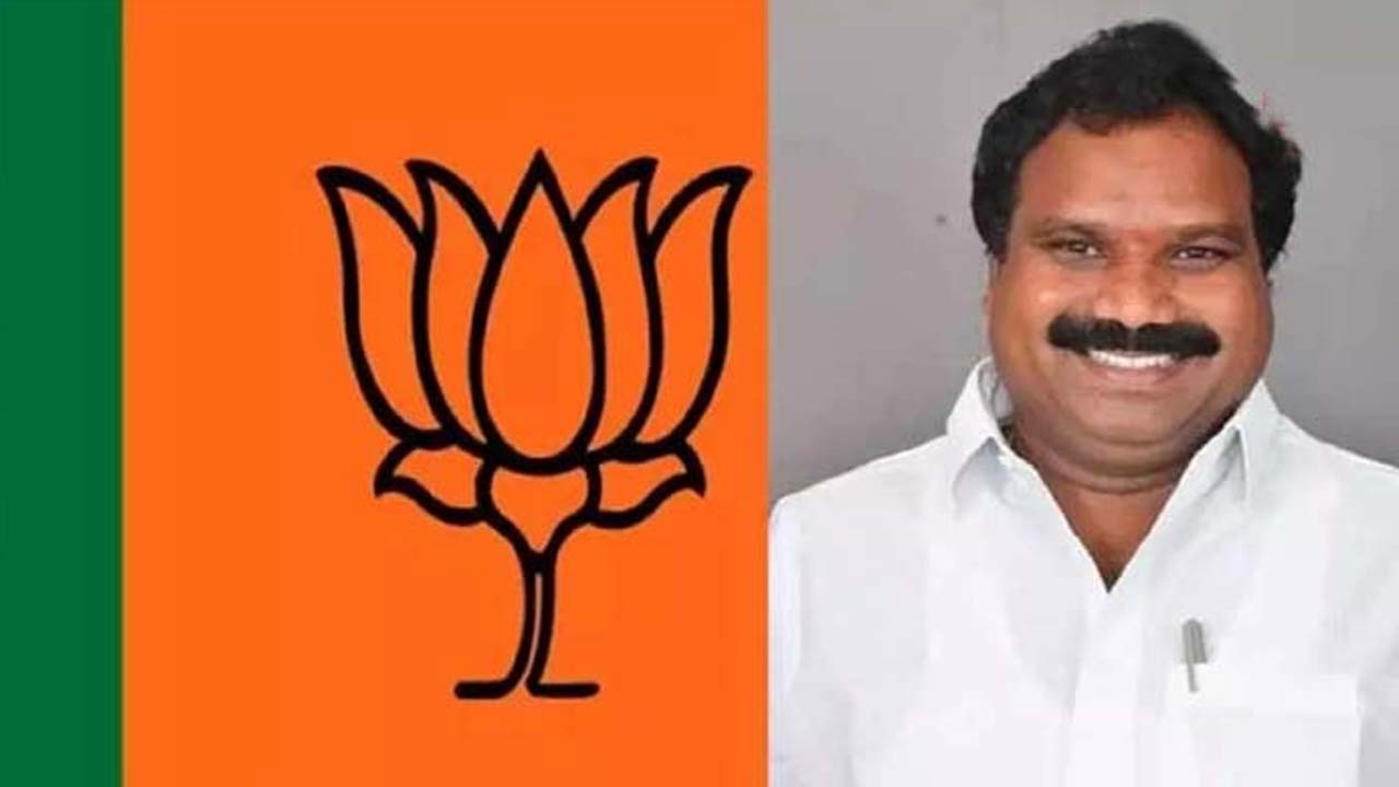 Aroori Ramesh : బీజేపీకి బిగ్ షాక్.. పార్టీని వీడిన ఆరూరి రమేష్..