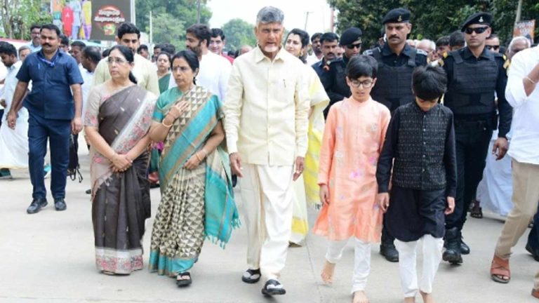 CM Chandrababu: సంక్రాంతి సంబరాల కోసం స్వగ్రామానికి సీఎం.. నాలుగు రోజులు ఊర్లోనే చంద్రబాబు