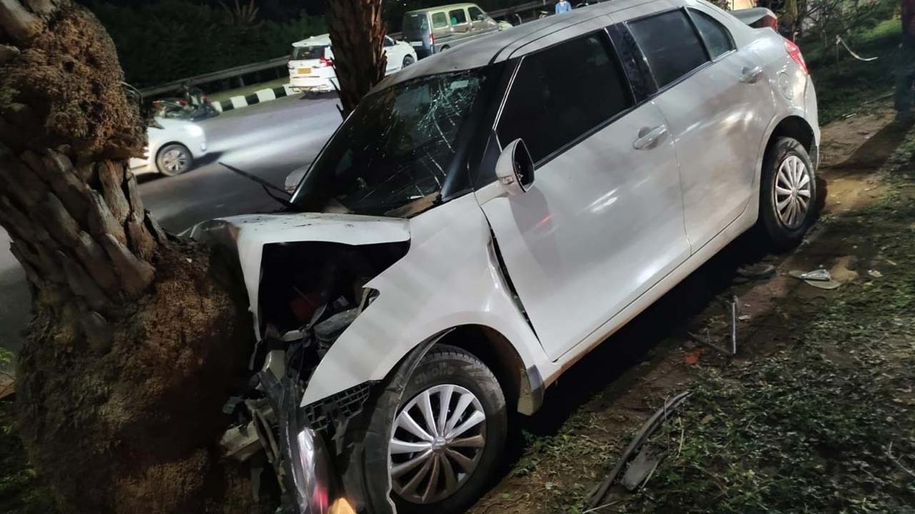 Uber: డివైడర్ ను ఢీకొన్న ఉబర్ క్యాబ్.. ఐదు నెలల గర్భవతితో పాటు అమె తల్లికి తీవ్రగాయాలు