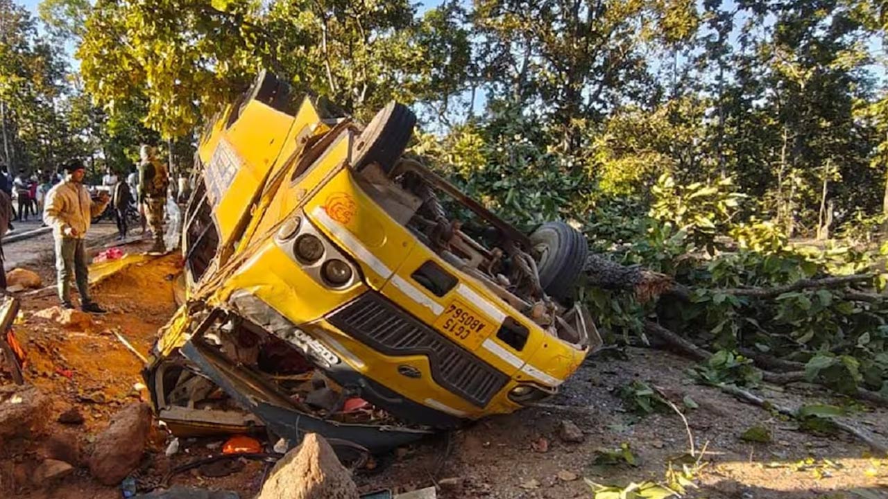 Jharkhand: పెళ్లి బృందం ప్రయాణిస్తున్న బస్సు బోల్తా.. ఐదుగురు మృతి, 25 మందికి గాయాలు